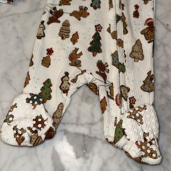 NWT Angel Dear Festive White Onesie with Tree, Reindeer and Cookies - Picture 7 of 8